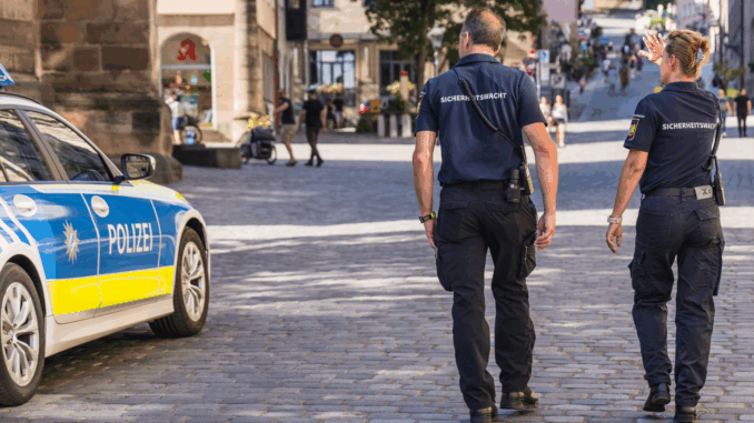Sicherheitswacht (über Polizei Mittelfranken)