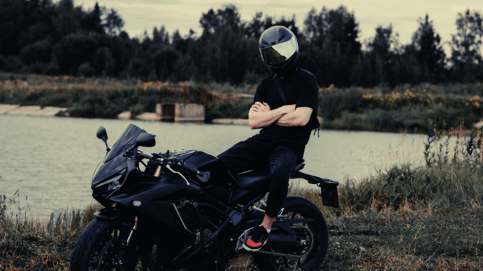 Visier runter, Hirn aus: Der Fetisch der gesichtslosen Biker