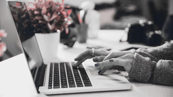 Arbeitnehmerin (über lechatnoir)