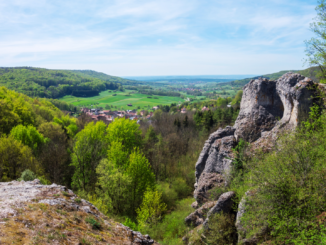 Rettet die Fränkische Schweiz! – Vor Windrädern.