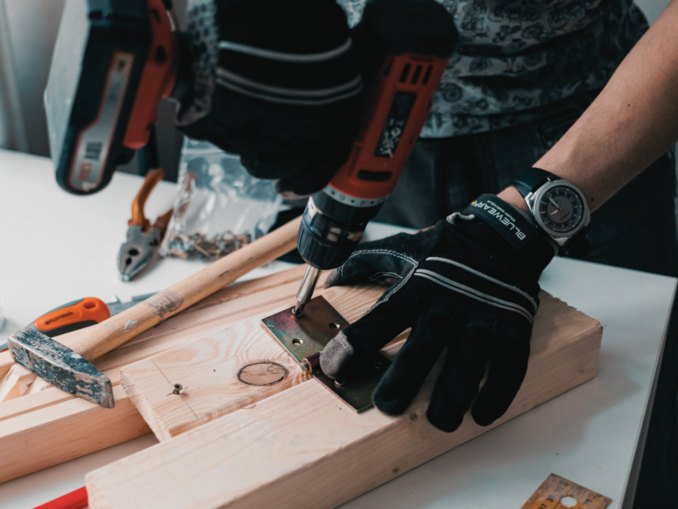 Neue Tätigkeit, niedrigerer Beitrag? BU-Tarife prüfen