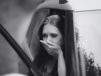 Lange Fahrt, übler Magen: Was Familien bei Reiseübelkeit im Auto wissen sollten