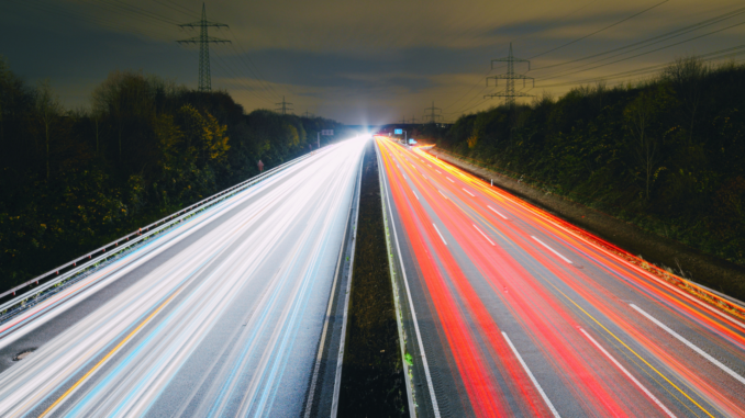 Rettungsgasse, Tunnel, rechts überholen: Die wichtigsten Stau-Regeln im Überblick